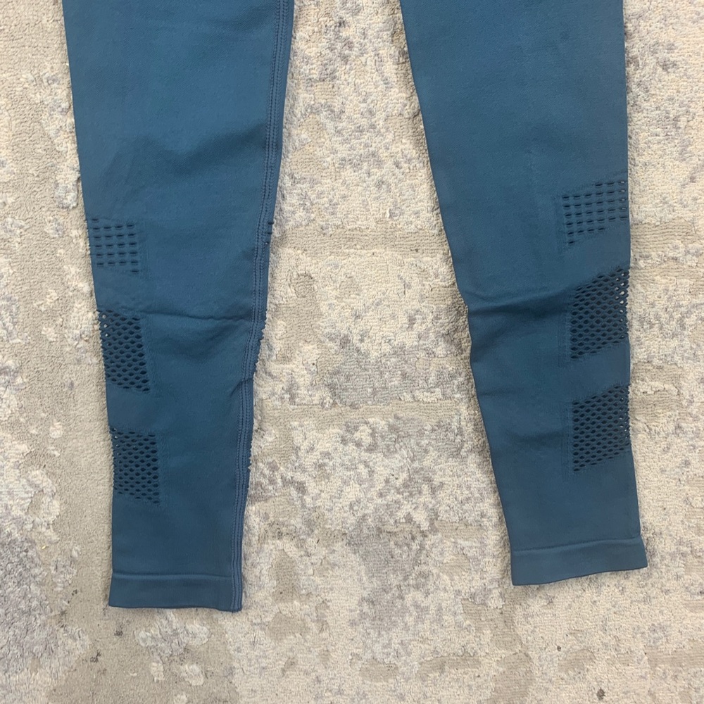 Blue Seamless Workout Yoga Set 🧘🏽♀️🧘♂️ - Picture 9 of 11